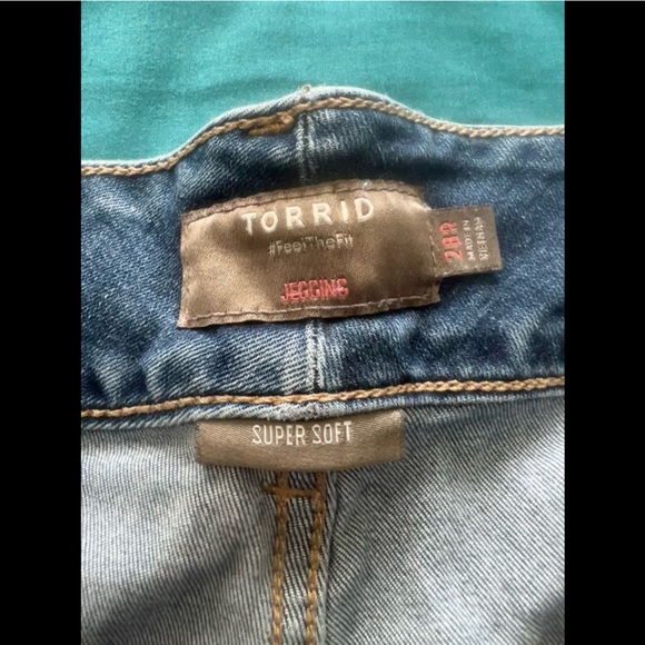 Torrid 28R Super Soft Jegging Medium Wash - Picture 11 of 11